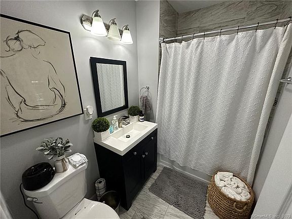 4th image of 229 Orland St #3