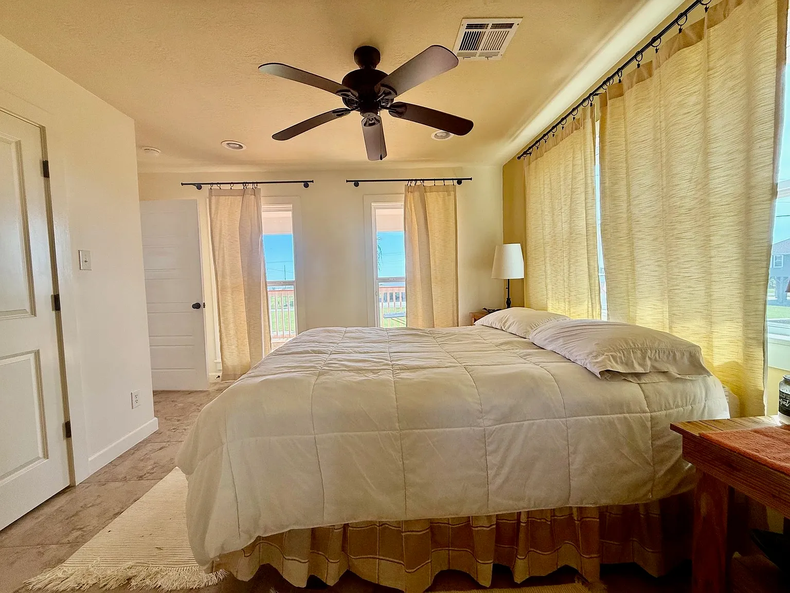 3 bed, 3.0 bath, 1500 sqft, $4,500 — Photo 4