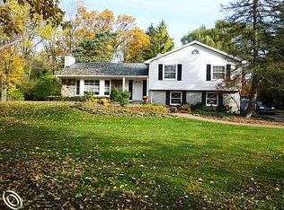 28454 Wellington St, Farmington Hills, MI 48334