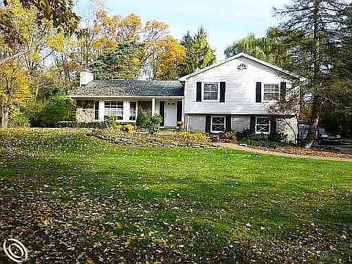 28454 Wellington St photo 1