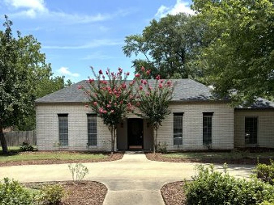 1st image of 3808 Moores Ln