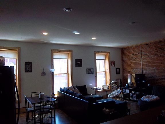 4th image of 17 W Main St