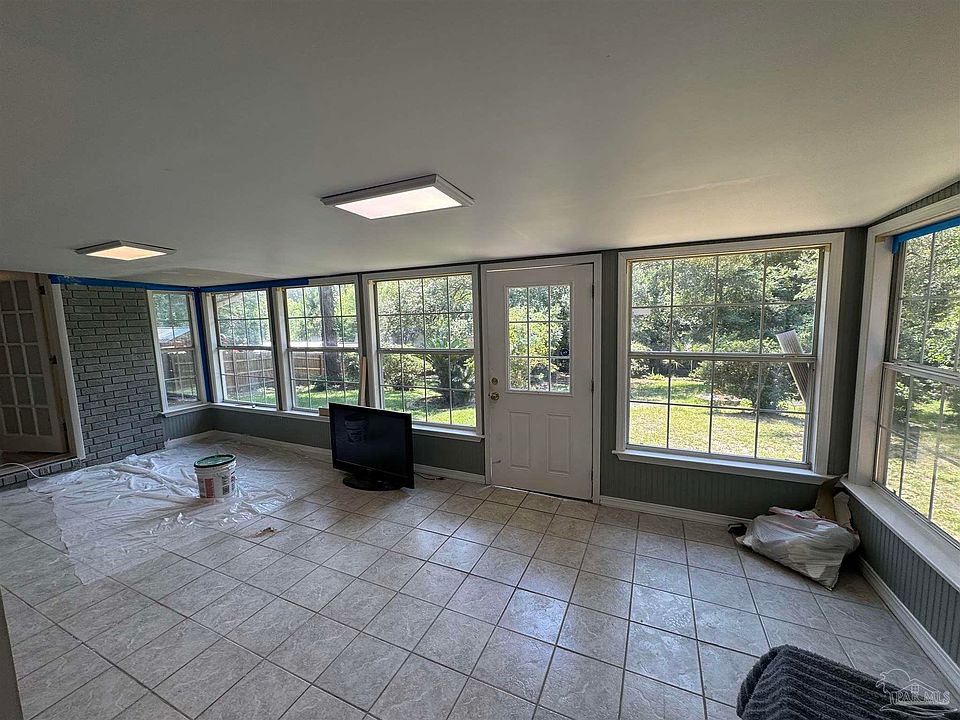 1st image of 8669 Meadowbrook Dr