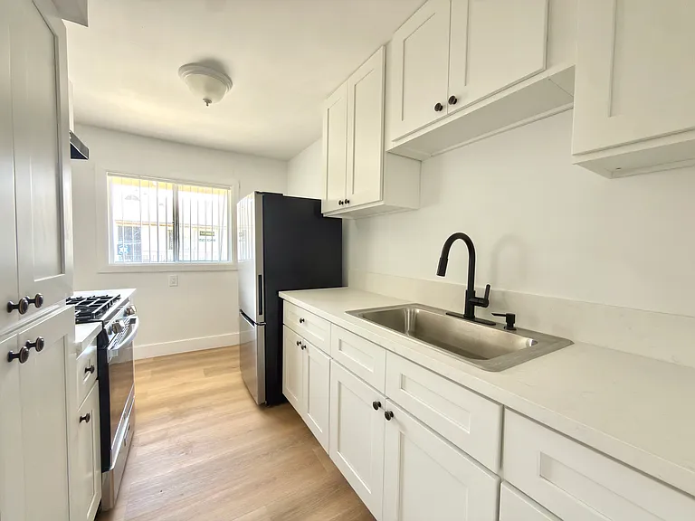 15944 Vermont Ave #8 — Photo 6
