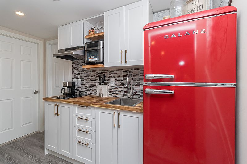 Saanich House for rent - 2 Bedrooms — photo 12