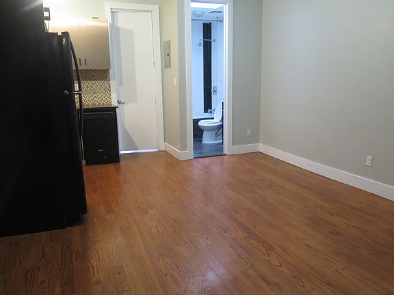 3rd image of 219 Manhattan Ave #4A