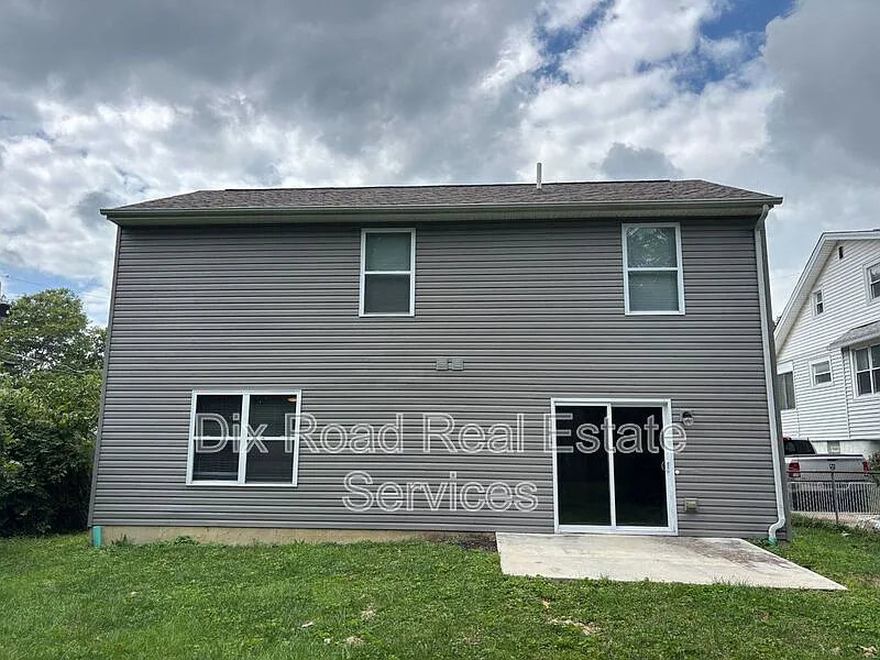 4 bed, 2.5 bath, 1738 sqft, $2,150 — Photo 3