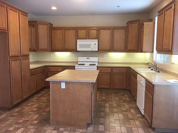 3rd image of 13765 Ochre Ln