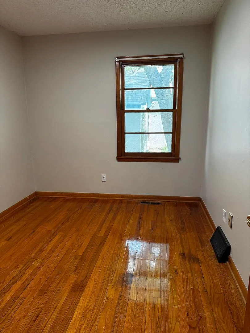 119 S Byers Ave — Photo 3