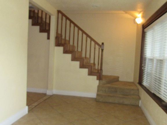 4th image of 707 NW 13th St