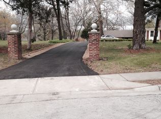 10024 Hocker Dr, Merriam, KS 66203