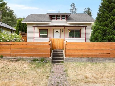 667 N 5th Ave, Gold Hill, OR, 97525