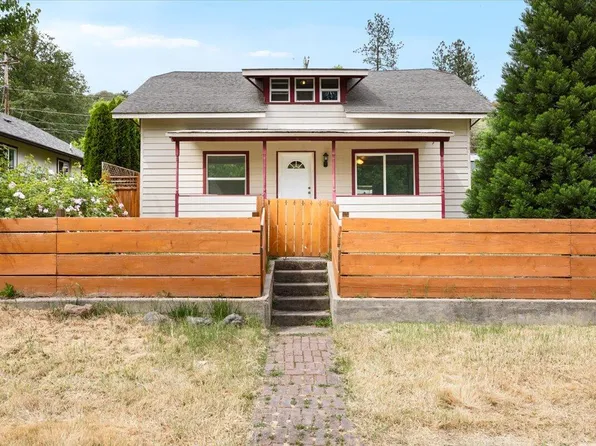 667 N 5th Ave, Gold Hill, OR 97525