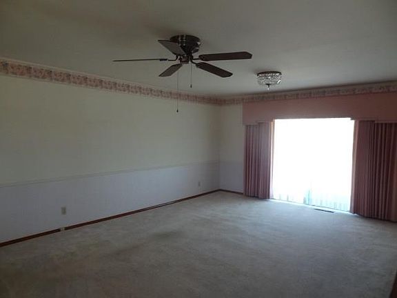 4th image of 1001 N Market St