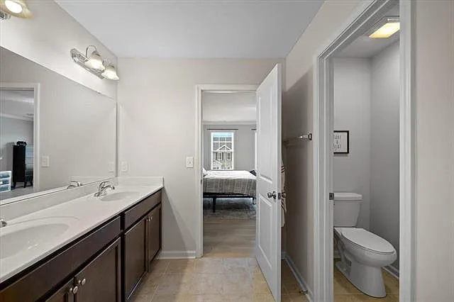 990 Holland Loop — Photo 10