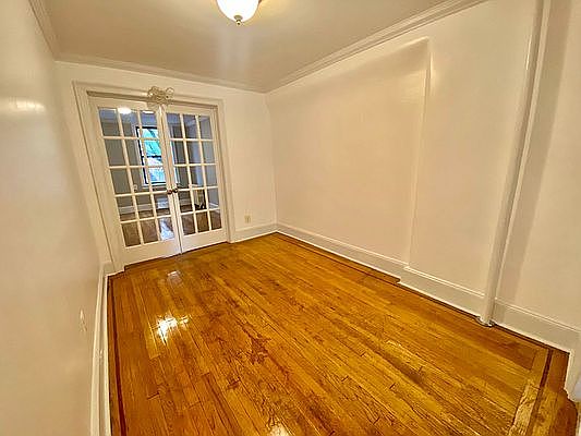 3rd image of 118 Saint Marks Pl APT 3E