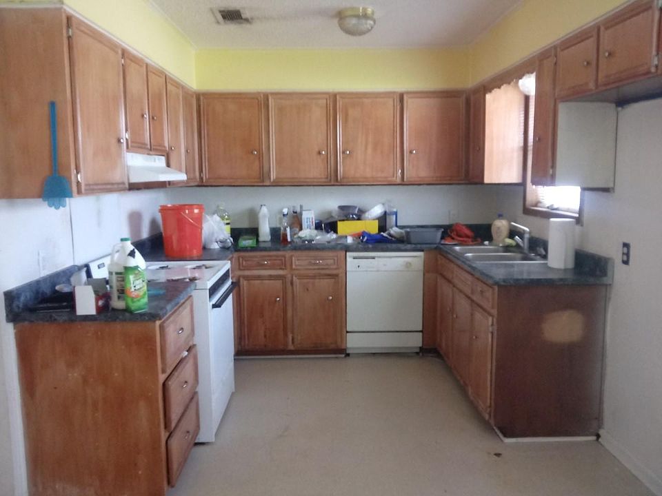 2nd image of 3501 Greenridge Cir