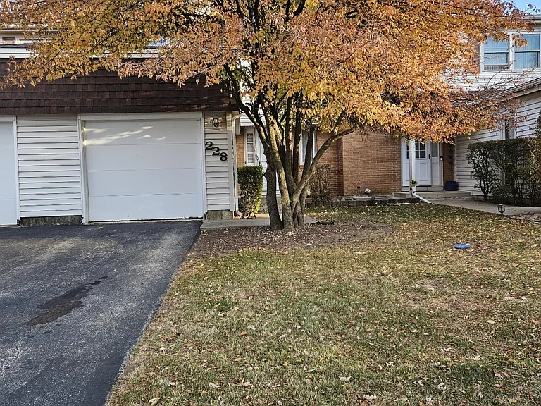 228 Monroe Rd — Photo 1