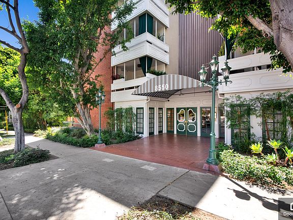 4th image of 8550 Holloway Dr APT 406