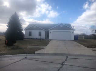 22105 Maple Ct, Woodburn, IN 46797