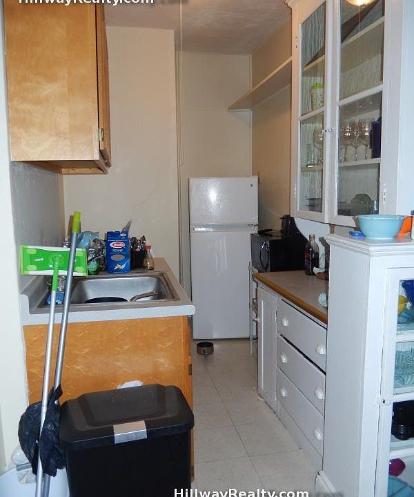 2nd image of 159 Kelton St #21W