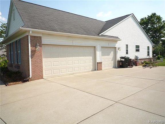 4th image of 10199 Wellington Dr