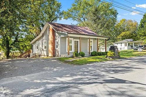 1308 Columbia Rd Photo 1