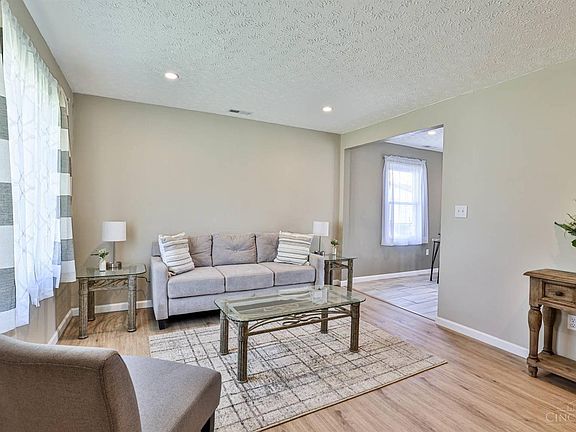 4th image of 2885 Hyannis Dr