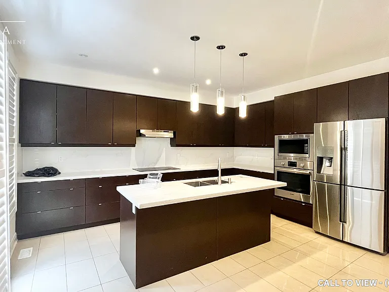 62 Bassett Cres — Photo 2