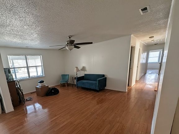 Big living room 15x15 plenty of space for entertaining