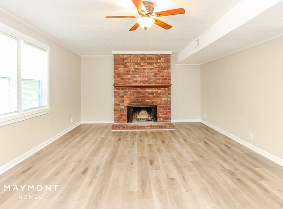 3rd image of 951 Woodbridge Dr NE