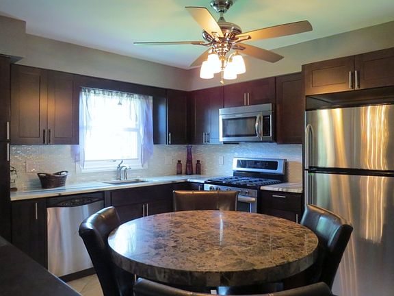 5th image of 15 Nell Ct