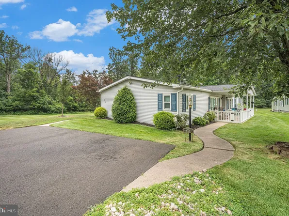 653 Redwood Ct, North Wales, PA 19454