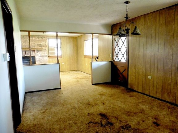 5th image of 200 Vlasek Dr