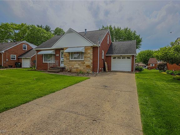 2nd image of 929 Romary Ln