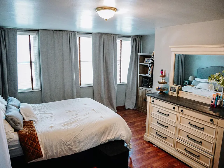2507 Sarah St — Photo 12