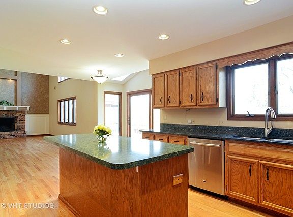 5th image of 885 S Boardwalk Ct