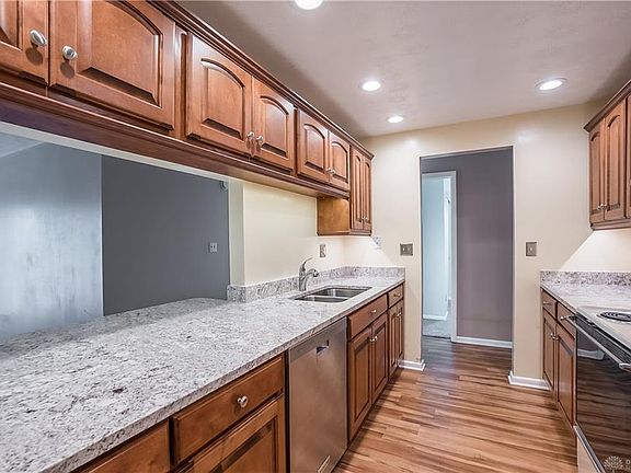 5th image of 995 Princewood Ave