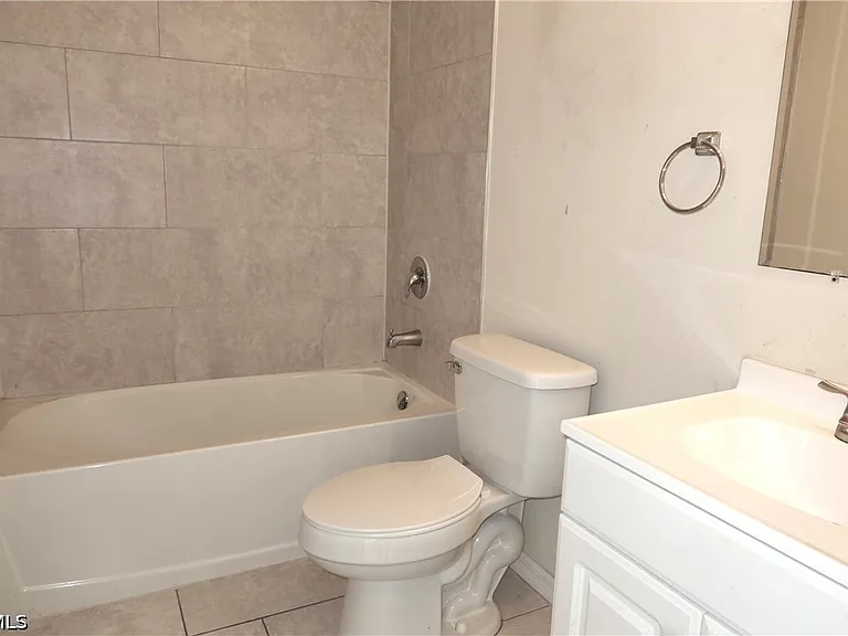 1109 Andalusia Blvd — Photo 8