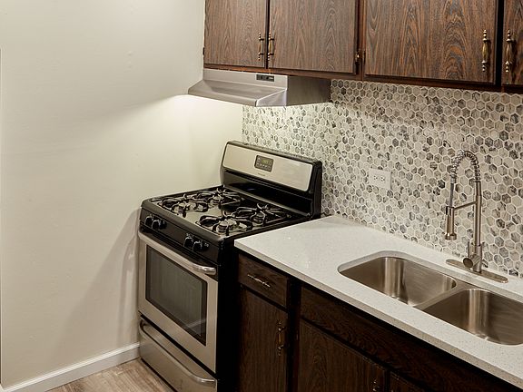 5th image of 905 Gael Dr Unit D