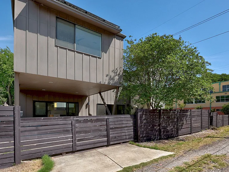 1606A Salina St — Photo 3