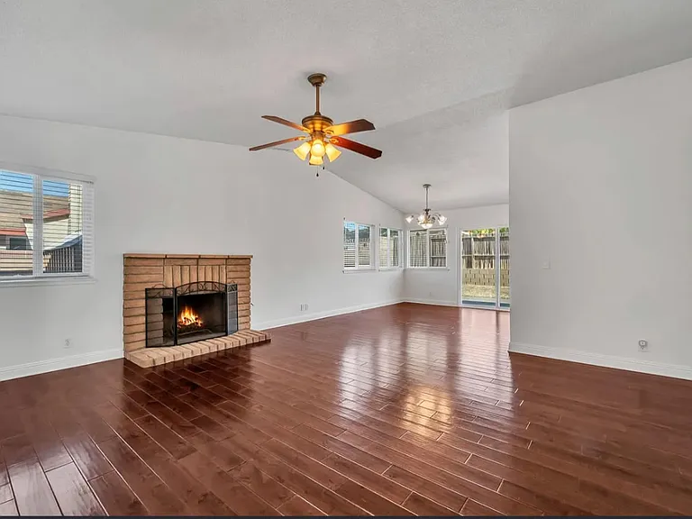 2302 Edam St — Photo 18