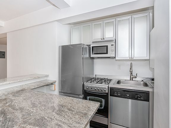4th image of 140 E 40th St #3Z