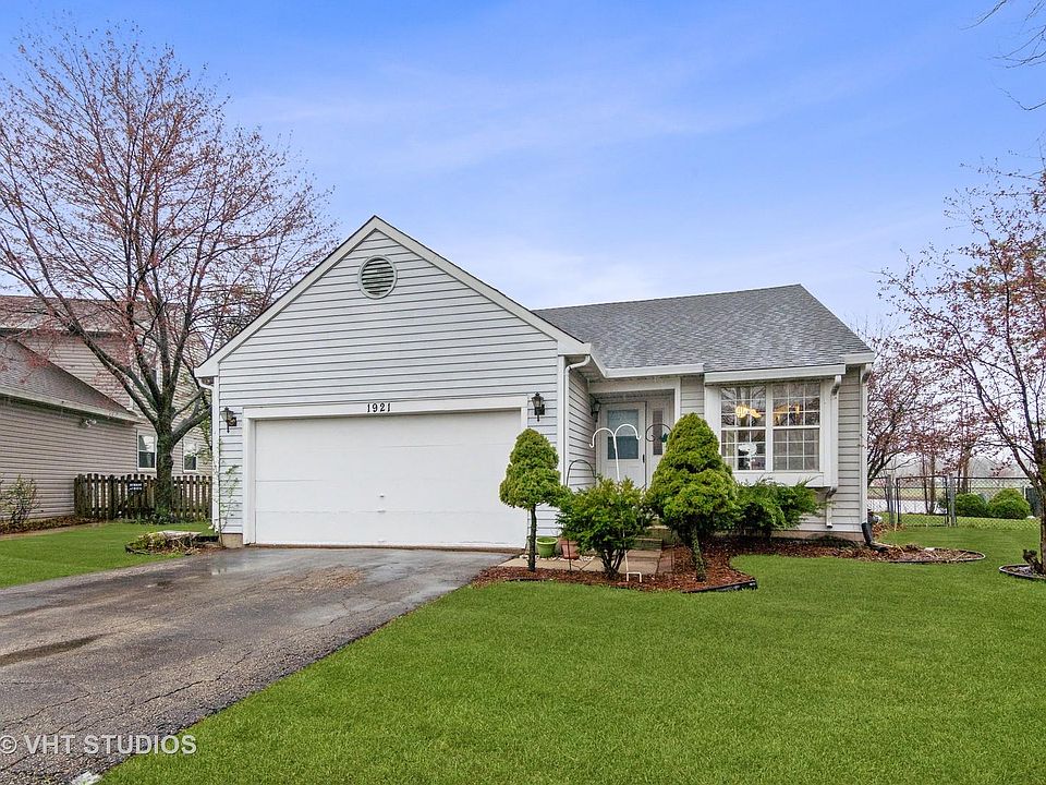 1st image of 1921 Grosse Pointe Ct