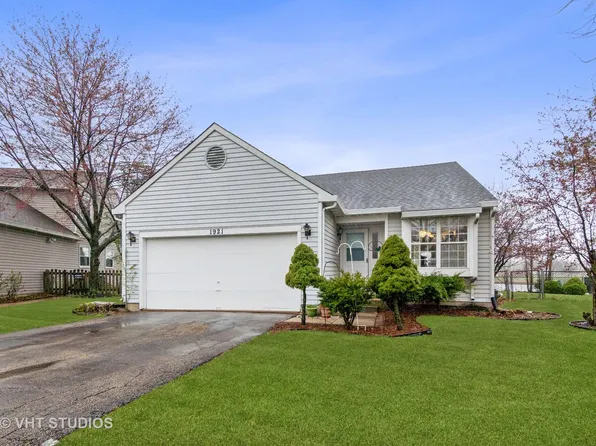 1921 Grosse Pointe Ct, Hanover Park, IL 60133