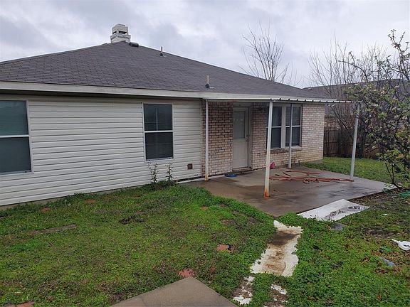 4th image of 950 Medina Dr