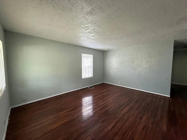 3236 Nicholas Ave — Photo 7