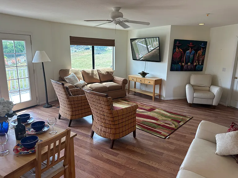 3570 Rosa Way — Photo 5