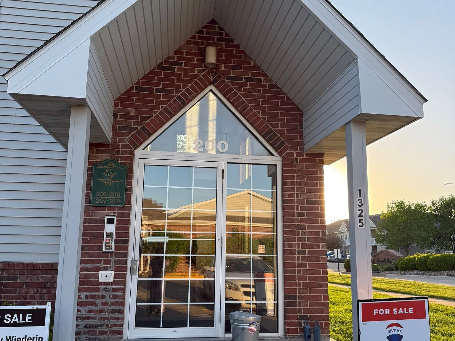 2 bed, 968 sqft, $1,350 — Photo 3