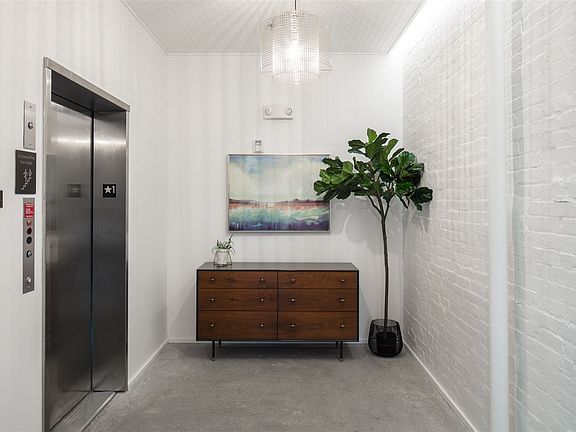 4th image of 510 Julia St #203